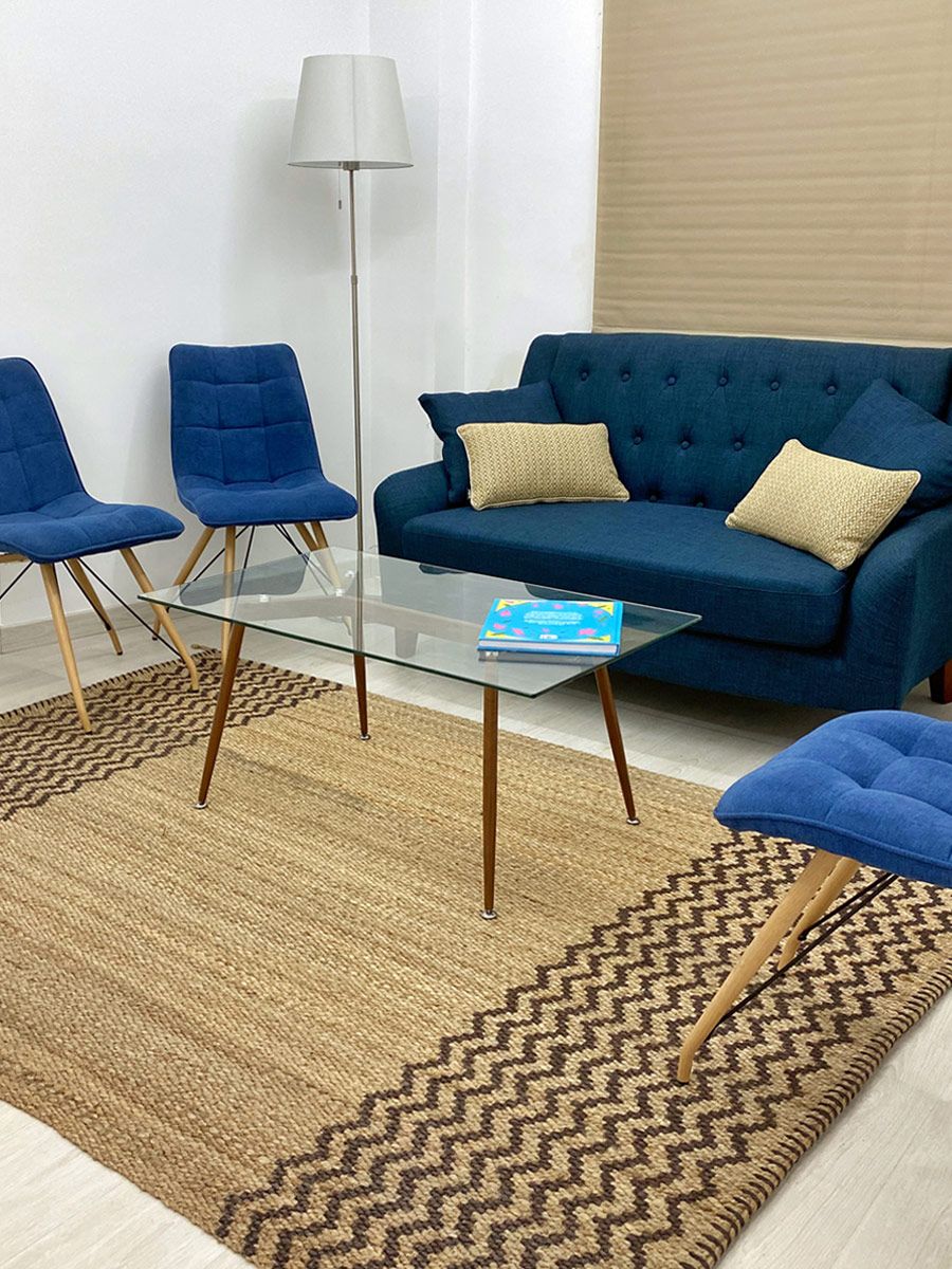 Centro Femmes Psicología Almería. Foto recibidor y sala multifuncional
